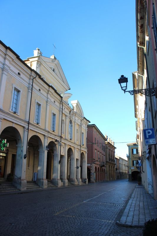 Portici nel centro di Busseto