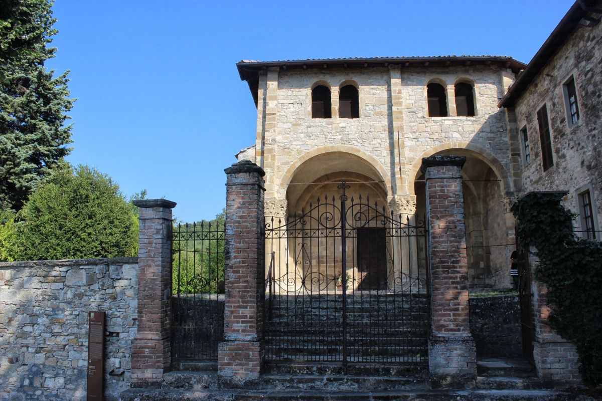 Ingresso Abbazia di San Basilide - Badia Cavana